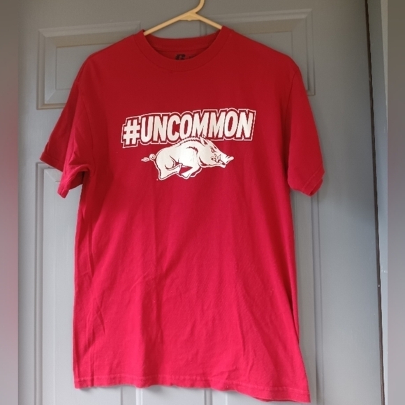 Men's Arkansas Razorbacks Red T Shirt Size Medium Unisex #Uncommon - Picture 1 of 3